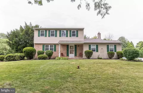 2964 Woodview Dr, Hatfield, PA 19440