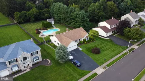 4112 Colony Dr, Hatboro, PA 19040