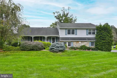 1025 Larch Cir, Blue Bell, PA 19422