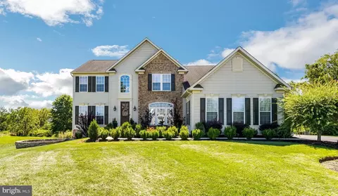2002 Longview Ct, Pennsburg, PA 18073