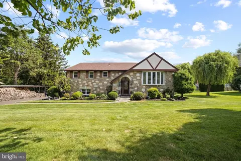 1327 Dogwood Ln, Huntingdon Valley, PA 19006