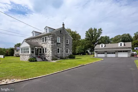 27 Country Club Rd, Royersford, PA 19468