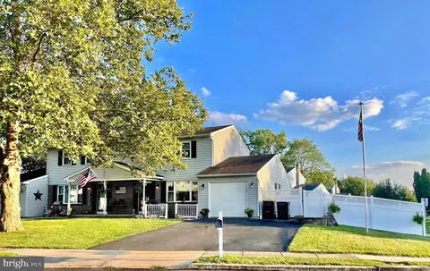 2850 S Ford Dr, Hatfield, PA 19440