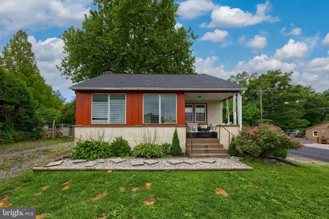 2008 Perkiomenville Rd, Green Lane, PA 18054