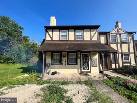 809 Sandra Ln, Norristown, PA 19403