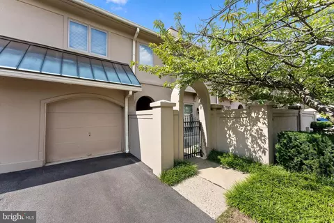 836 Lindy Ln, Bala Cynwyd, PA 19004