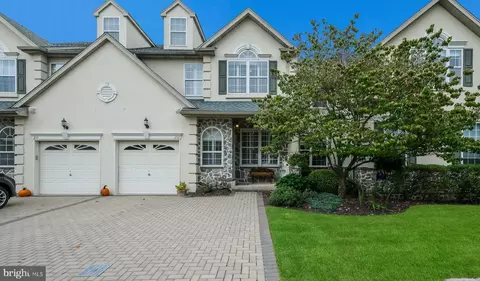 212 Old Farm Ln, Lansdale, PA 19446