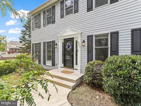 221 Hopwood Rd, Collegeville, PA 19426