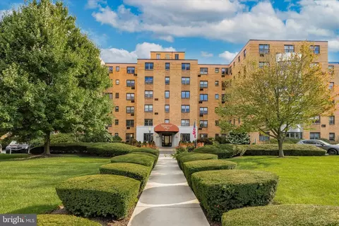 346 E Lancaster Ave #302, Wynnewood, PA 19096