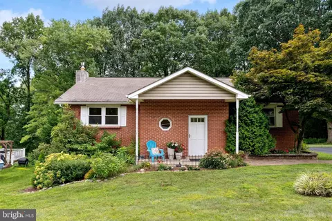 23 Iroquois Dr, Royersford, PA 19468