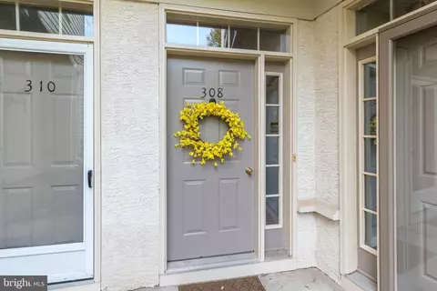 308 Dresher Woods Dr, Dresher, PA 19025
