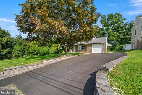 516 Paper Mill Rd, Oreland, PA 19075