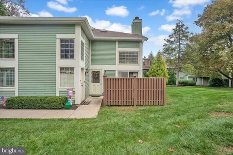 346 Green Meadow Ln, Horsham, PA 19044