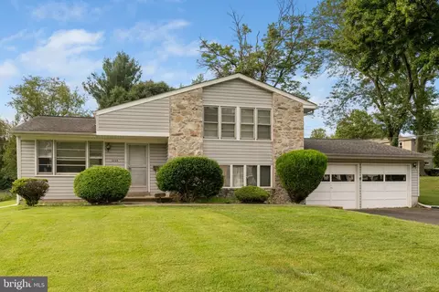2265 Carlson Dr, Willow Grove, PA 19090