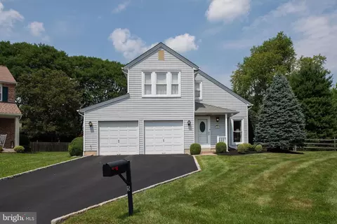 5 Tree Bark Cir, Horsham, PA 19044