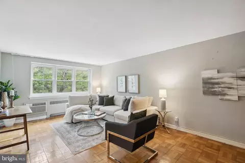 346 E Lancaster Ave #305, Wynnewood, PA 19096