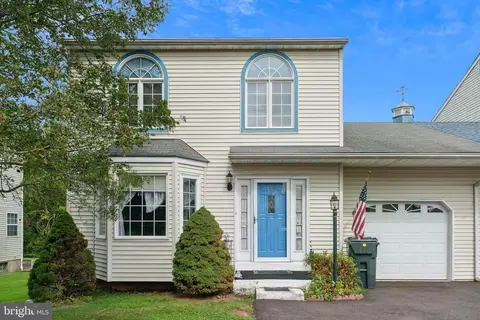 319 Aronimink Dr, Royersford, PA 19468