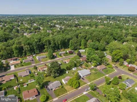 219 Lorna Dr, Hatboro, PA 19040