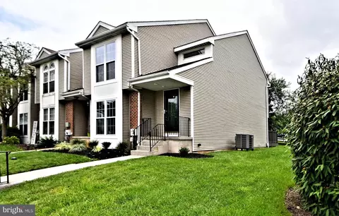 112 Teakwood Ct, Norristown, PA 19401