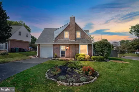 2333 N Gilinger Rd, Lafayette Hill, PA 19444