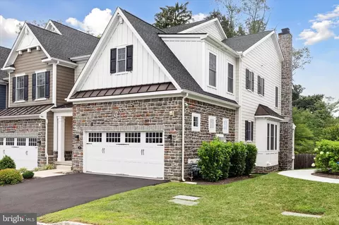 19 White Field Ct, Ambler, PA 19002
