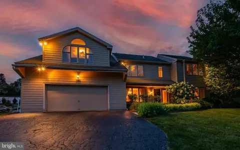 564 Foxglove Ln, Wynnewood, PA 19096