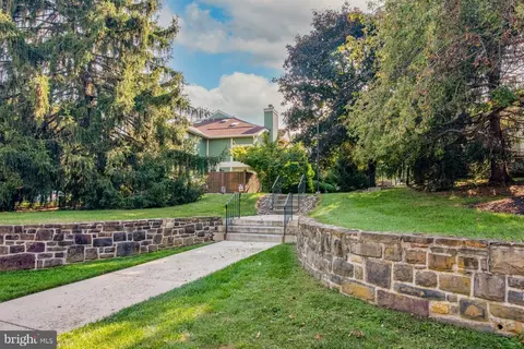 320 Green Meadow Ln, Horsham, PA 19044