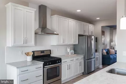 2189 Danville Dr, Pennsburg, PA 18073