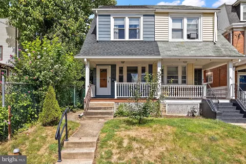 33 W Spring Ave, Ardmore, PA 19003