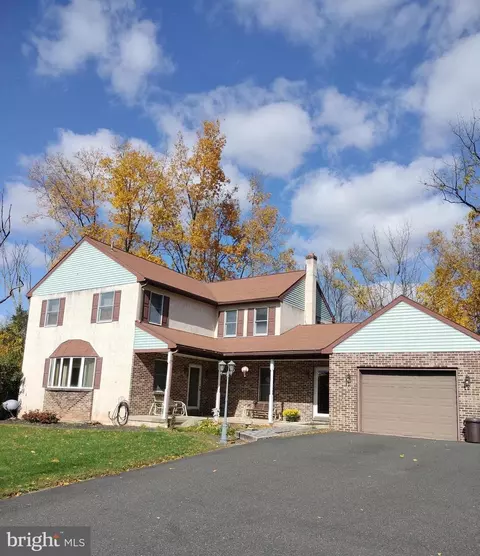 1991 Hoffmansville Rd, Frederick, PA 19435