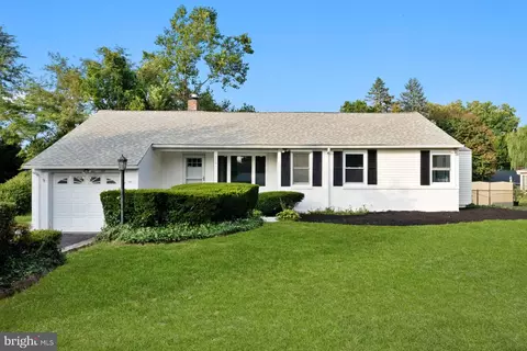 1005 E Heather Rd, Oreland, PA 19075