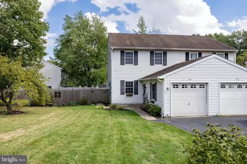472 Indian Crest Dr, Harleysville, PA 19438