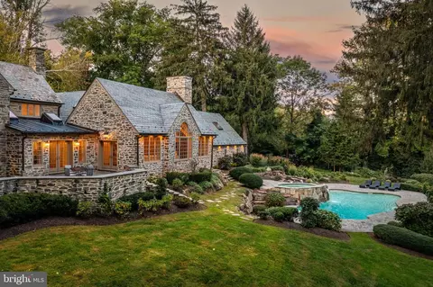 1233 Meadowbank Rd, Villanova, PA 19085