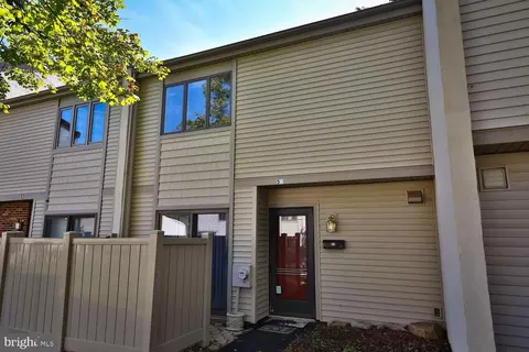 51 Twin Brooks Dr, Willow Grove, PA 19090