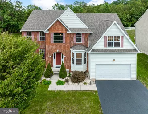 2679 Saint Victoria Dr, Gilbertsville, PA 19525