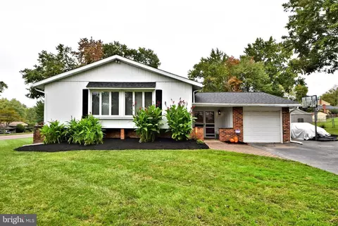 525 Falcon Rd, Norristown, PA 19403