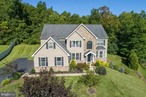 1019 Victor Dr, East Greenville, PA 18041