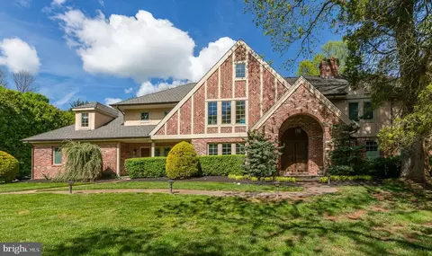 1238 Page Ter, Villanova, PA 19085