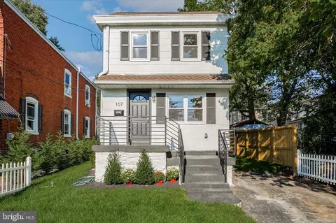 107 W County Line Rd, Ardmore, PA 19003
