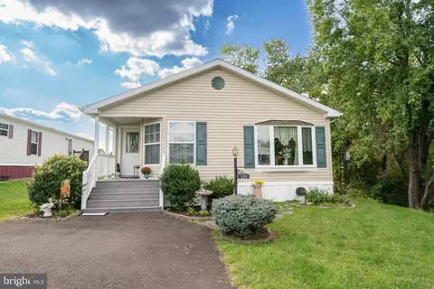 139 Creeks Edge Ct, North Wales, PA 19454