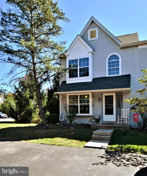 622 Greentree Ln, Norristown, PA 19403