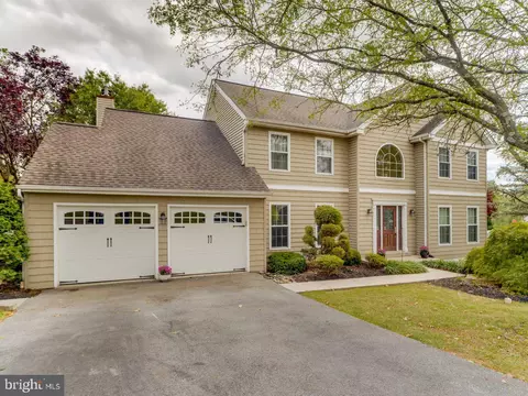 35 Pin Oak Dr, Phoenixville, PA 19460