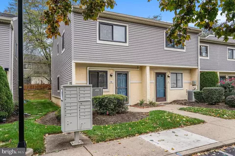 76 Ash Stoker Ln, Horsham, PA 19044