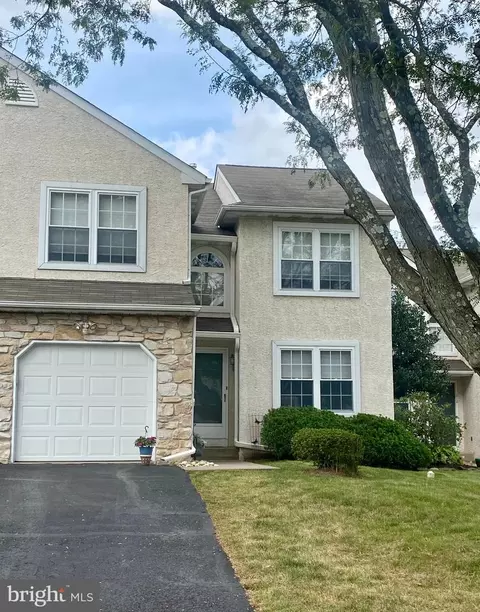 208 Primrose Ln, Maple Glen, PA 19002