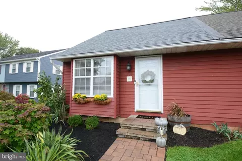 511 Spring Hill Dr, Harleysville, PA 19438