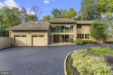 925 Stoke Rd, Villanova, PA 19085