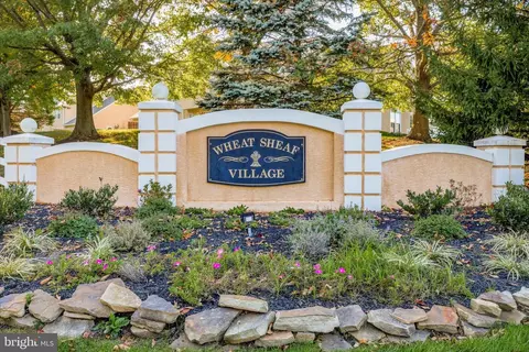 8 Wheatsheaf Ln, Norristown, PA 19403