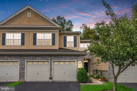 837 Creekview Dr, Blue Bell, PA 19422