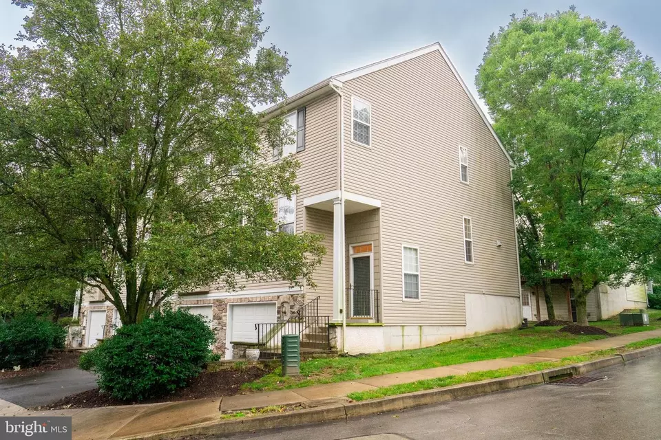  202 Picket Post Ct, Fort Washington, PA 19034 photo 2