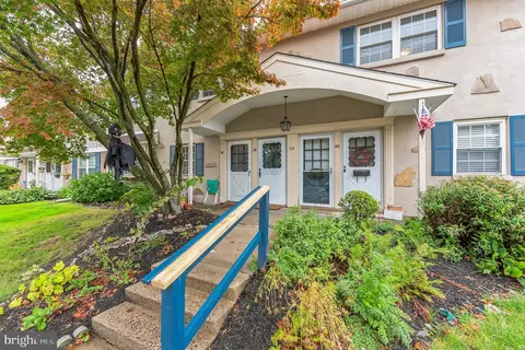 38 Wexford Dr, North Wales, PA 19454